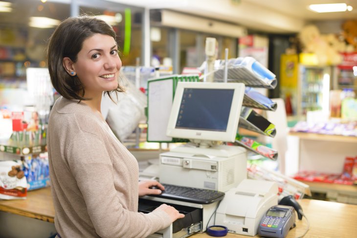 Caissier dans un magasin