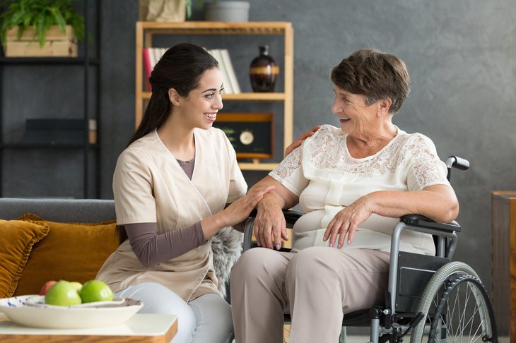 personne âgée recevant des soins de longue durée