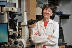 La Dre Elizabeth McNally est directrice du Center for Genetic Medicine et professeure dans les départements de médecine et de biochimie, de biologie moléculaire et de génétique de la Northwestern University.