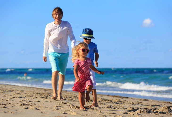 Famille sur la plage de Floride