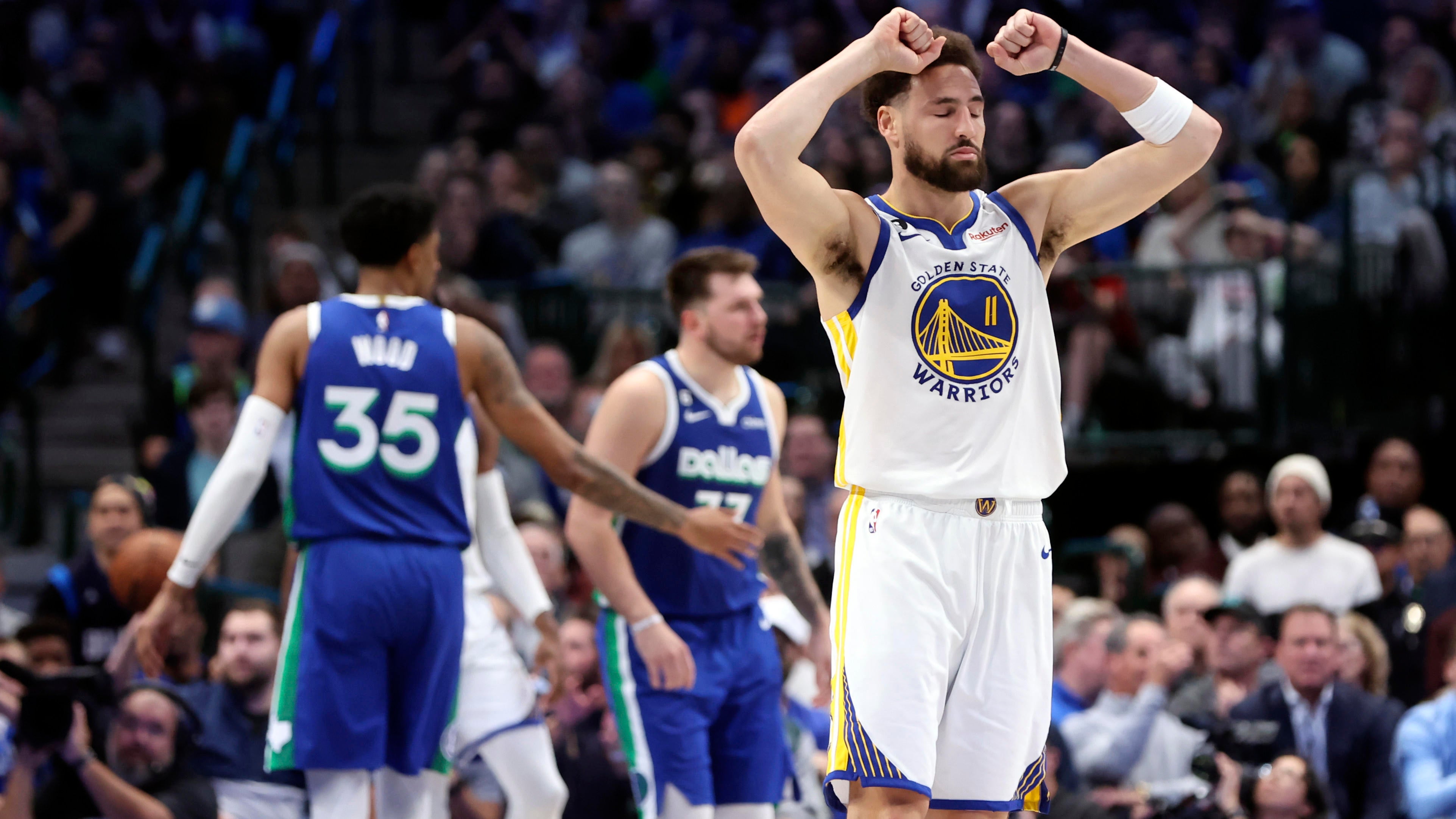 Klay Thompson unable to connect on game tying 3 pointer after Warriors